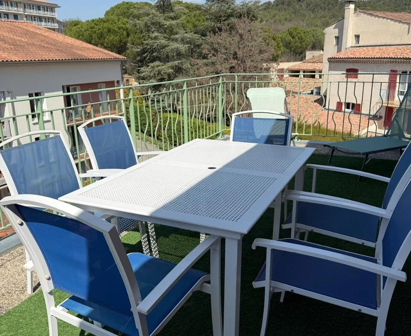 Le Panorama Apartment Greoux-les-Bains 0*,